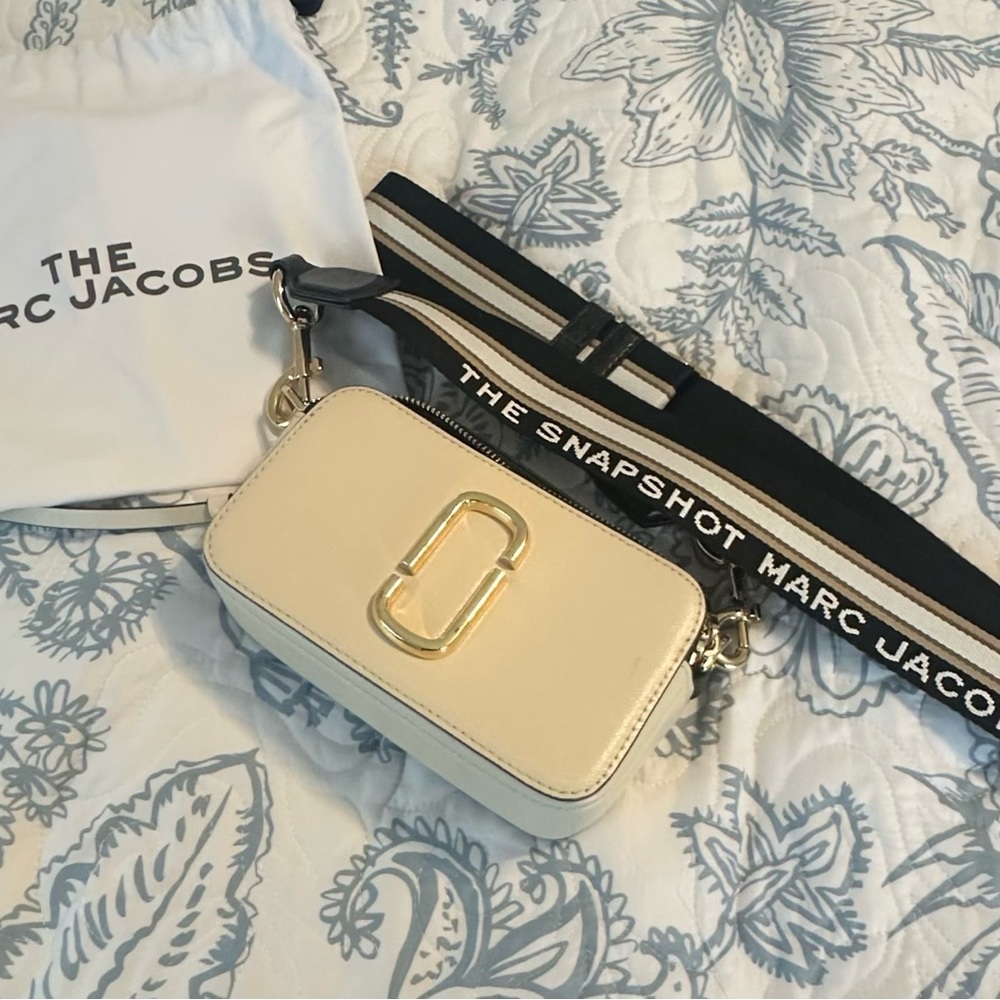 Marc Jacobs Cream Leather Snapshot Crossbody with Branded Strap